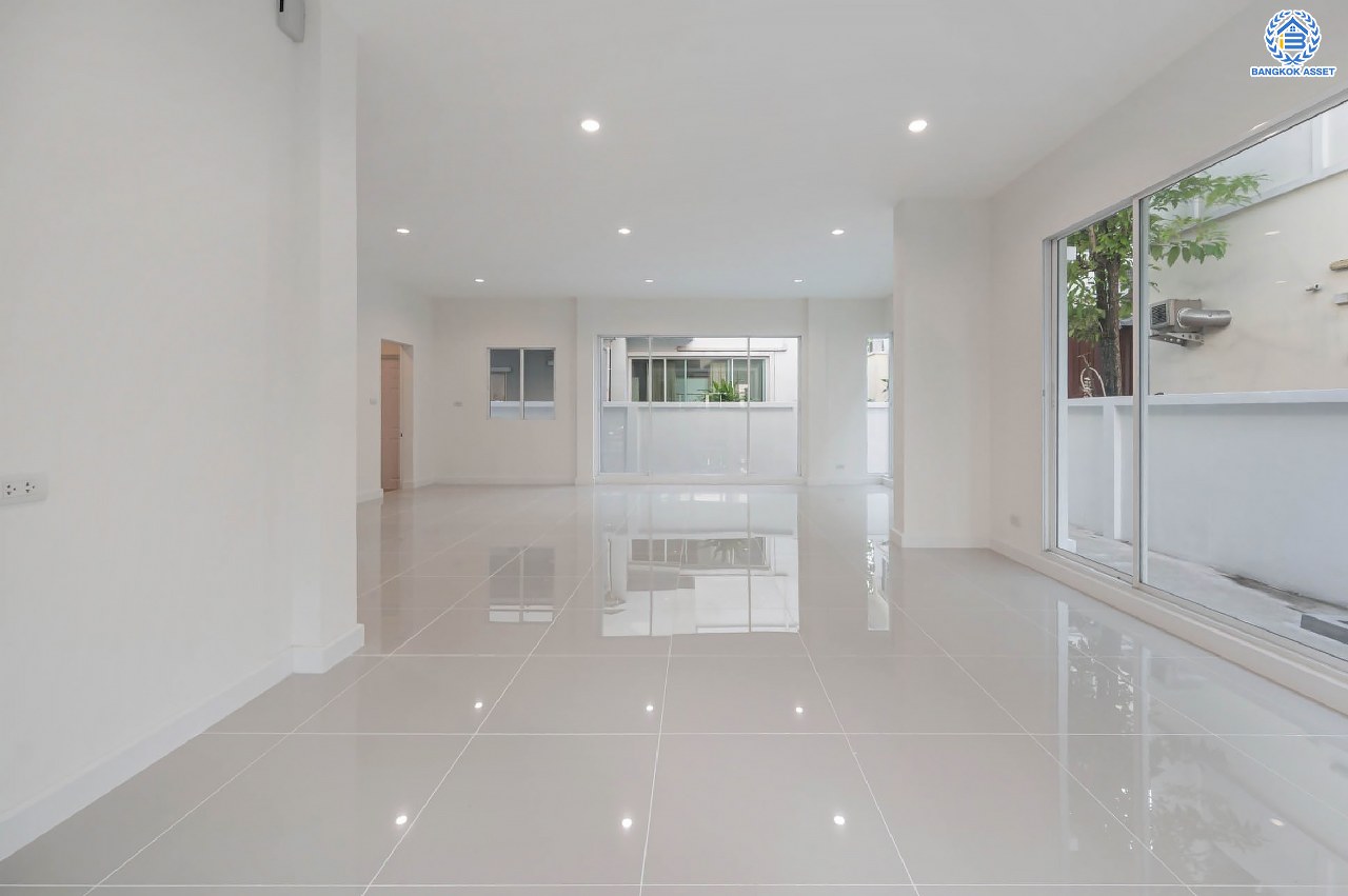 บ้านมือสองตกแต่งใหม่ โครงการ บางกอก บูเลอวาร์ด รามอินทรา แบรนด์ SC Asset เนื้อที่ 55.20 ตร.ว. ฟังก์ชัน 3 ห้องนอน 3 ห้องน้ำ ที่จอดรถ 2 คัน บนทำเลแห่งการเดินทาง เชื่อมต่อถนนรามอินทรา, ถนนรัชดา-รามอินทรา ใกล้จุดขึ้น "ทางด่วนรามอินทรา" รถไฟฟ้าสายสีชมพู "สถานีวงแหวนรามอินทรา" และ ใกล้ห้างแฟชั่น ไอส์แลนด์